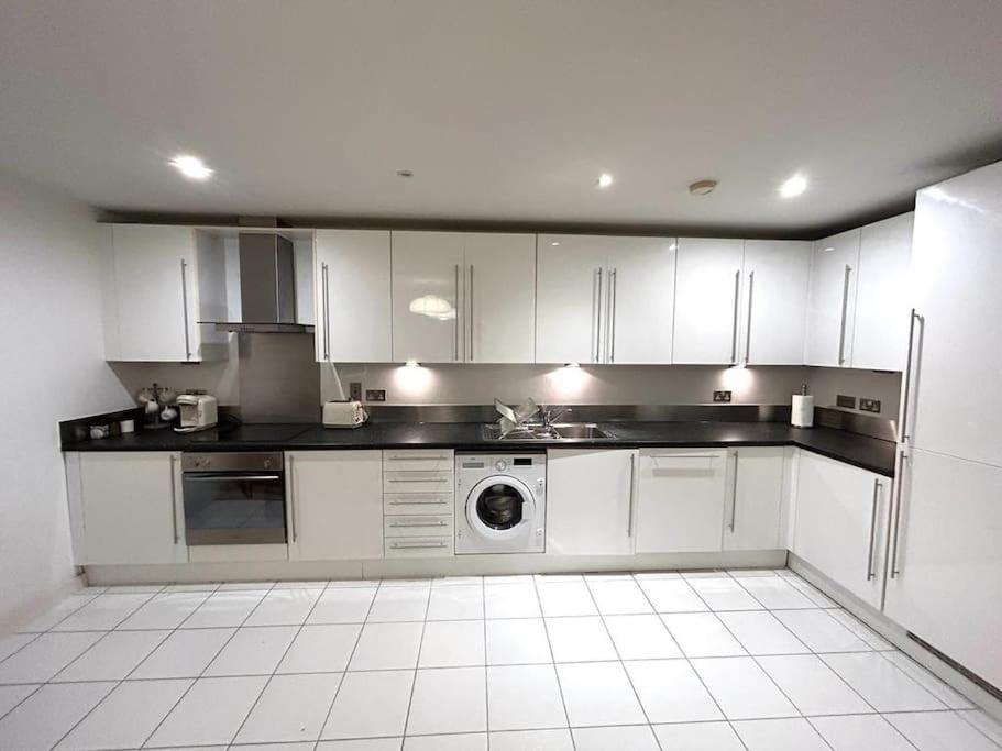 O2 Excel City Airport Apartment London Exterior photo