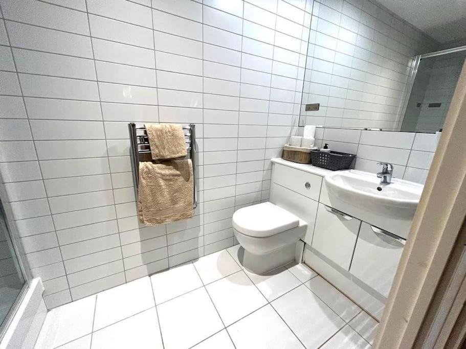 O2 Excel City Airport Apartment London Exterior photo
